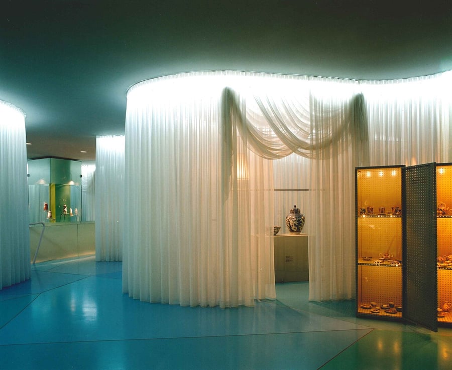 Exhibition view: Japan, 2000, Photo: John Stoel